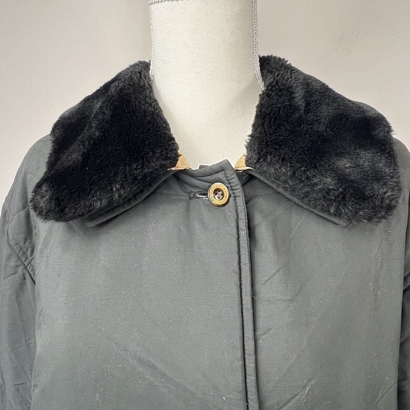 Burberrys of London Black Quilted Jacket Size M Faux Fur Collar - Picture 3 of 16